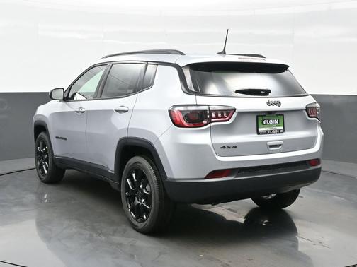 Silver Zynith Metallic Clearcoat 2026 Jeep Compass Latitude