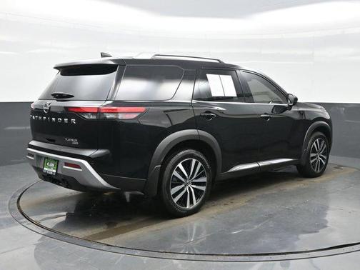 2025 Nissan Pathfinder Platinum 4WD