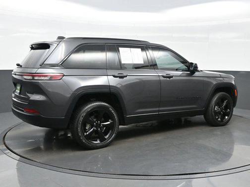 2022 Jeep Grand Cherokee Altitude