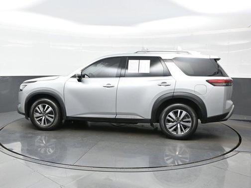 Brilliant Silver Metallic 2023 Nissan Pathfinder SL 4WD