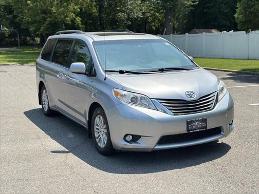 2011 Toyota Sienna XLE