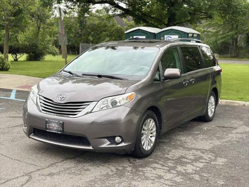 2013 Toyota Sienna XLE