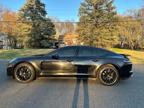 2022 Porsche Panamera 4