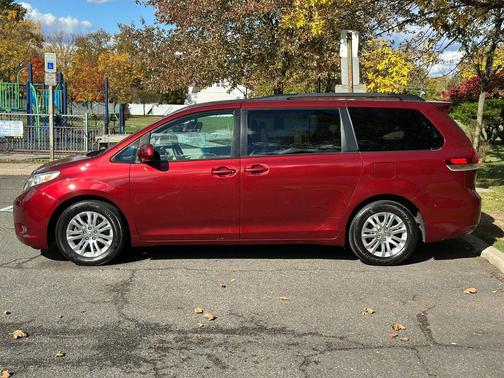 2013 Toyota Sienna XLE