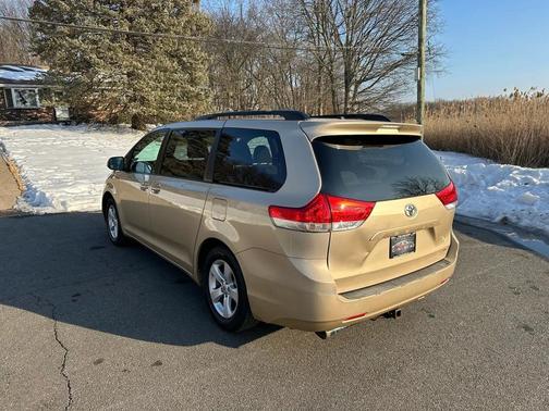 2011 Toyota Sienna LE