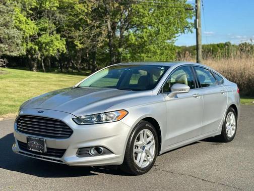 Silver 2013 Ford Fusion SE