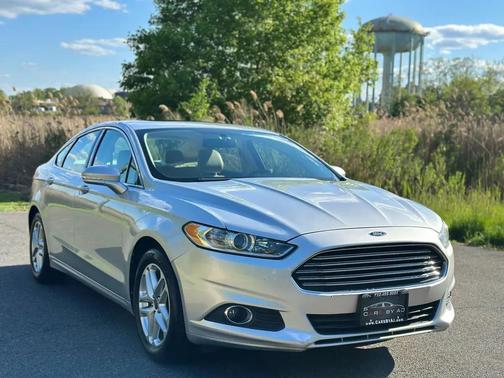 Silver 2013 Ford Fusion SE
