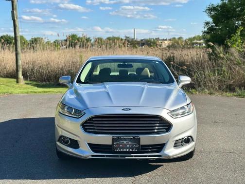 Silver 2013 Ford Fusion SE