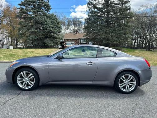 Gray 2010 INFINITI G37x Base