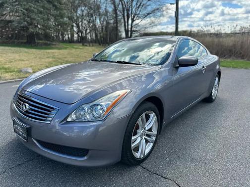 Gray 2010 INFINITI G37x Base