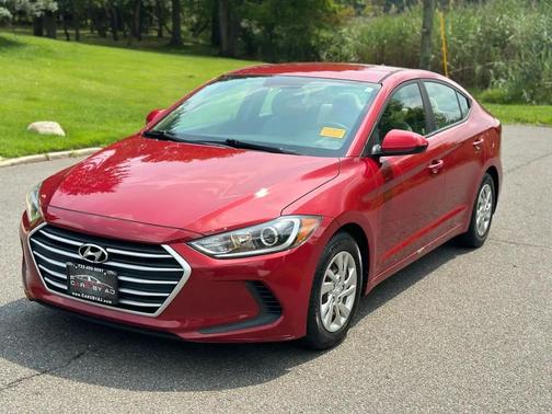 Red 2017 Hyundai ELANTRA SE