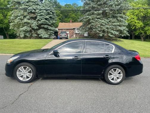 Black 2013 INFINITI G37x Base