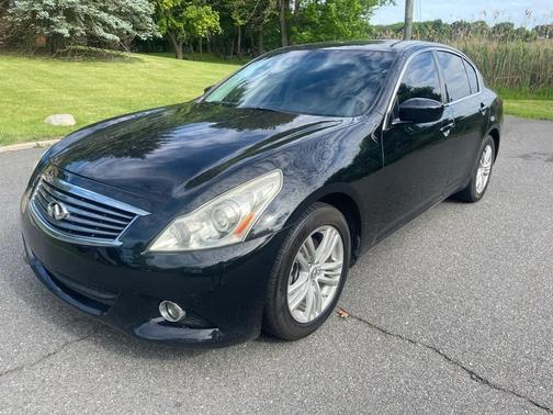 Black 2013 INFINITI G37x Base