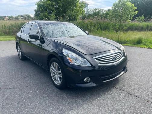 Black 2013 INFINITI G37x Base