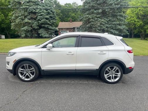 White 2016 Lincoln MKC Reserve