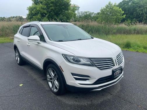White 2016 Lincoln MKC Reserve