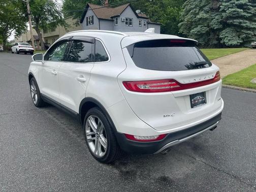 White 2016 Lincoln MKC Reserve
