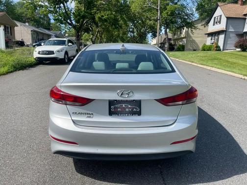 Silver 2017 Hyundai ELANTRA SE