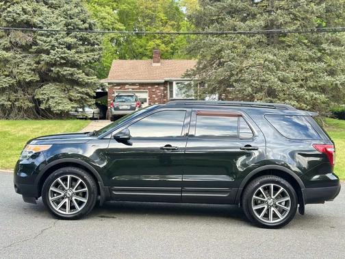 Tuxedo Black Metallic 2015 Ford Explorer XLT
