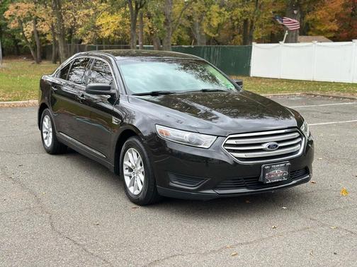 2013 Ford Taurus SE