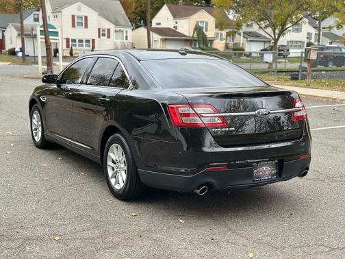 2013 Ford Taurus SE
