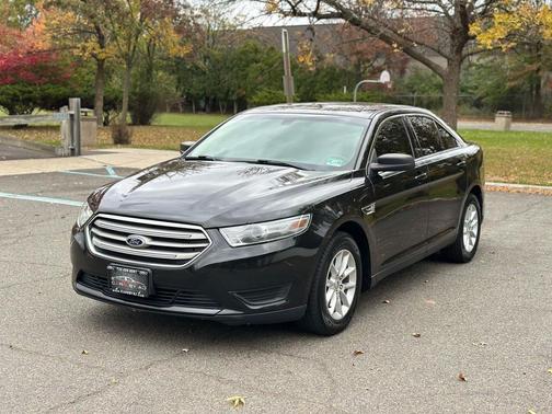 2013 Ford Taurus SE