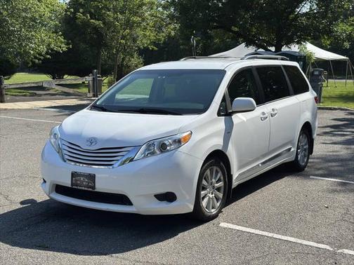 2017 Toyota Sienna LE