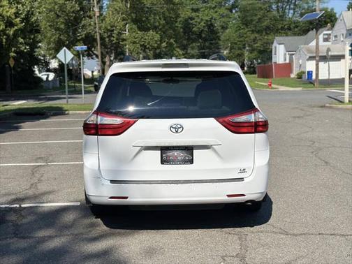 2017 Toyota Sienna LE