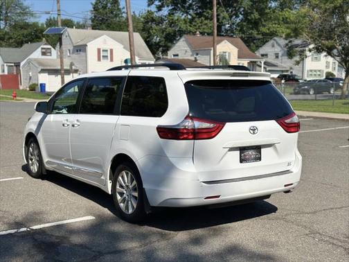 2017 Toyota Sienna LE