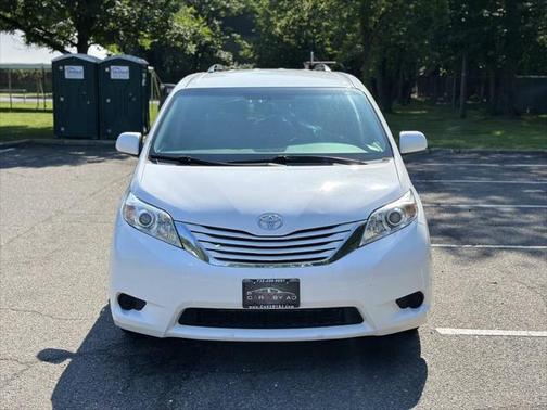 2017 Toyota Sienna LE