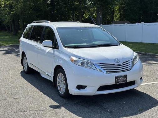 2017 Toyota Sienna LE