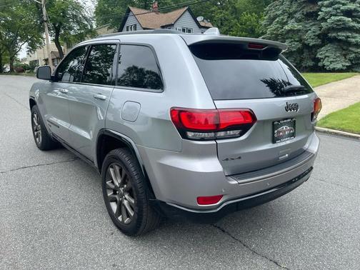 Gray 2016 Jeep Grand Cherokee Limited
