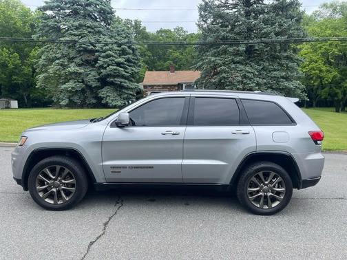 Gray 2016 Jeep Grand Cherokee Limited