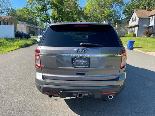 Gray 2014 Ford Explorer XLT