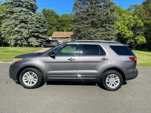Gray 2014 Ford Explorer XLT
