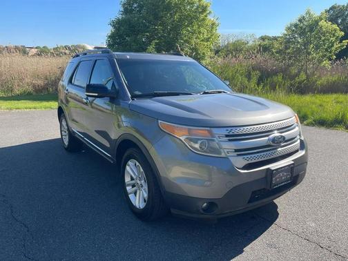 Gray 2014 Ford Explorer XLT