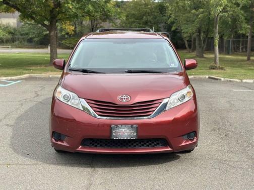 2017 Toyota Sienna LE