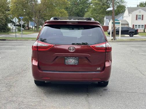 2017 Toyota Sienna LE