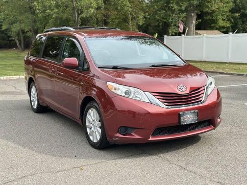 2017 Toyota Sienna LE
