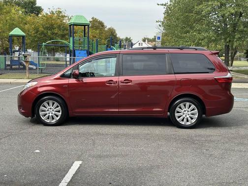 2017 Toyota Sienna LE