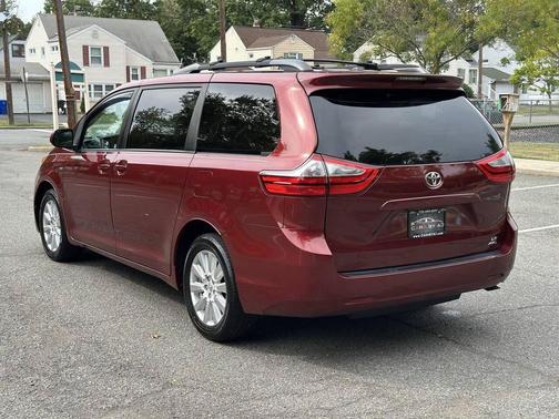 2017 Toyota Sienna LE