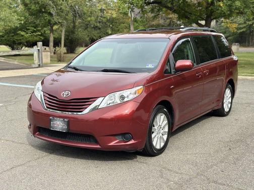 2017 Toyota Sienna LE