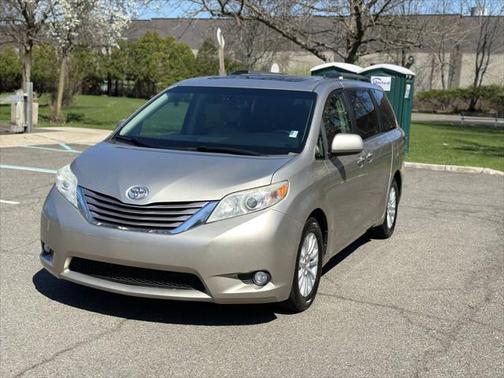 2017 Toyota Sienna XLE