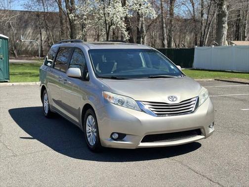 2017 Toyota Sienna XLE