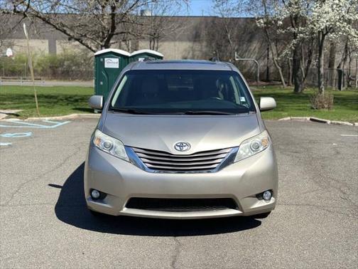 2017 Toyota Sienna XLE