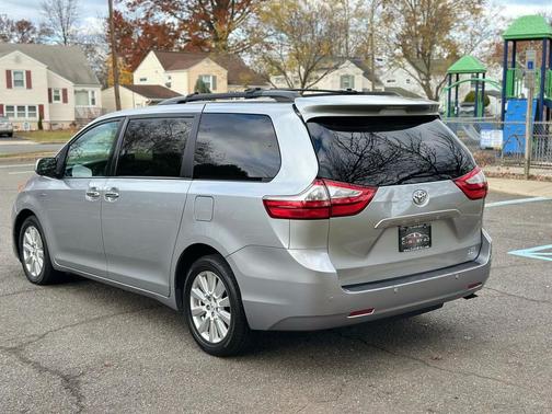 2017 Toyota Sienna XLE Premium