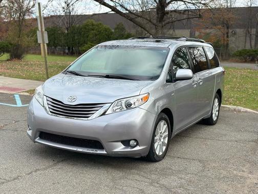 2017 Toyota Sienna XLE Premium