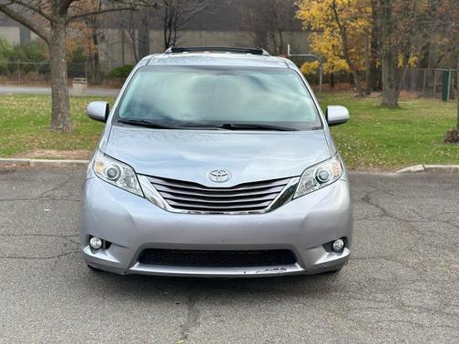 2017 Toyota Sienna XLE Premium