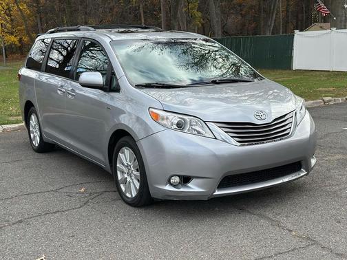 2017 Toyota Sienna XLE Premium