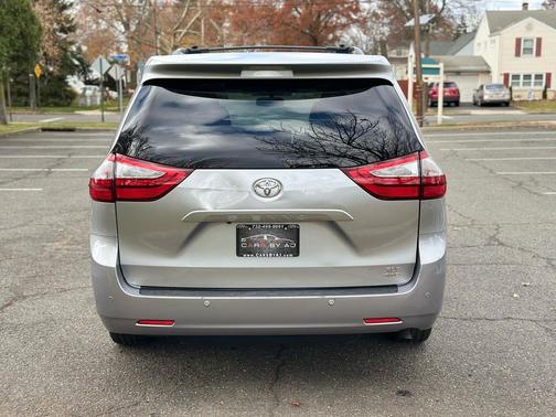 2017 Toyota Sienna XLE Premium
